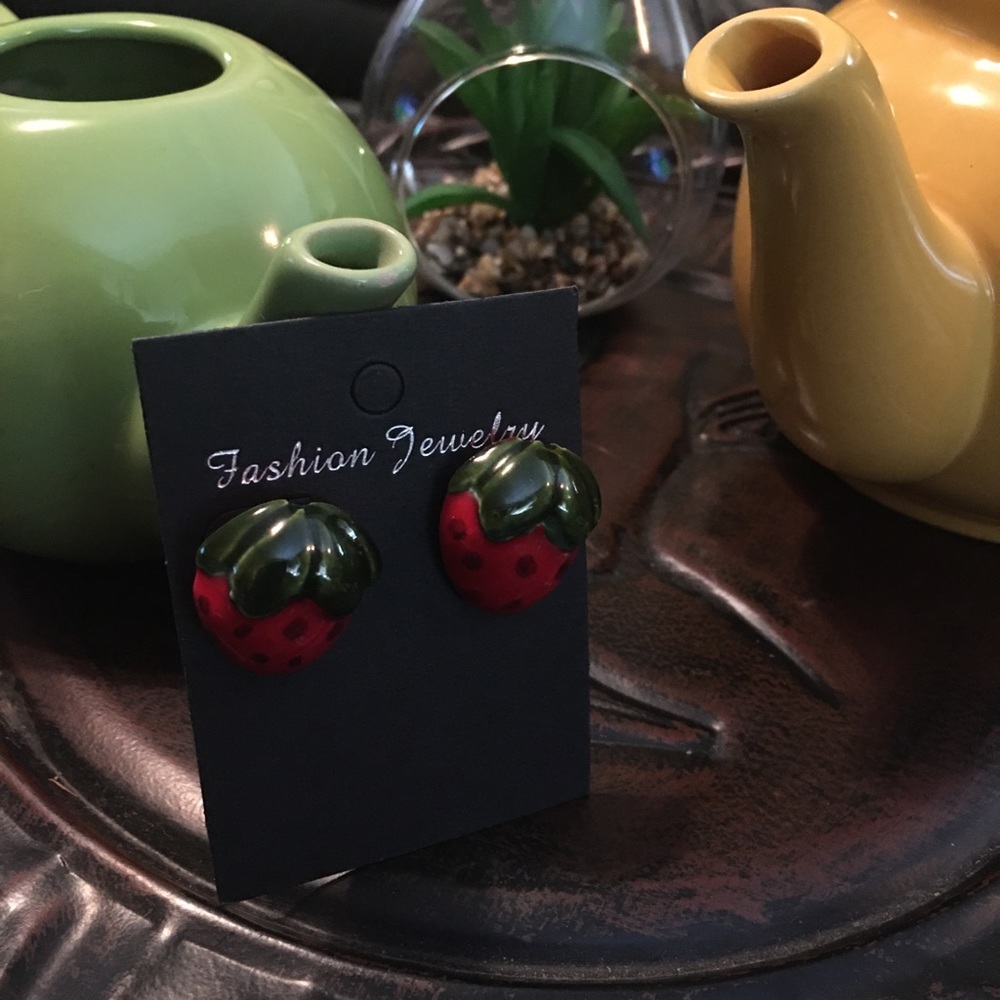 Strawberry 🍓 Earrings